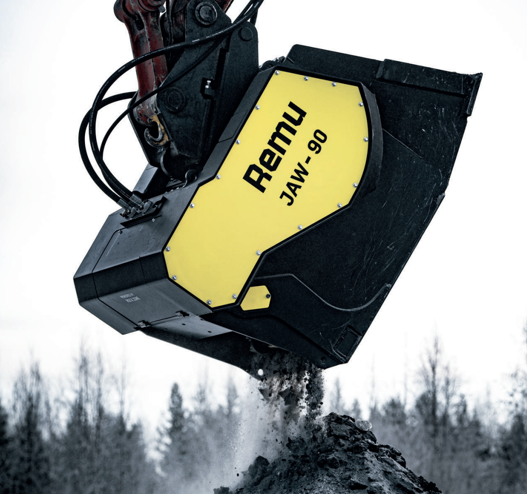 Jaw crusher at work - REMU