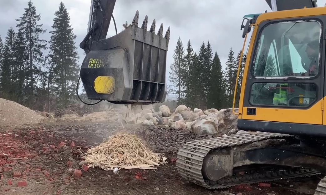 Crushing equipment enhances worksite efficiency. Explore the Remu range!